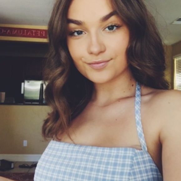 Meet your Posher, Emily - Picture 1 of 1